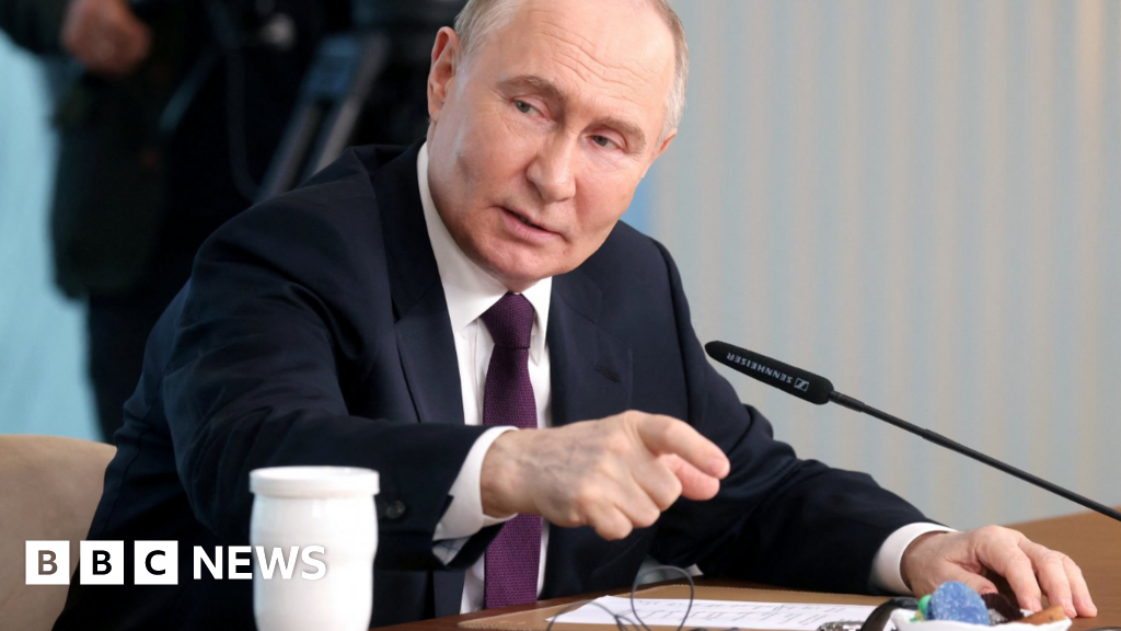 Руският президент Владимир Путин предупреди че Москва може да въоръжава
