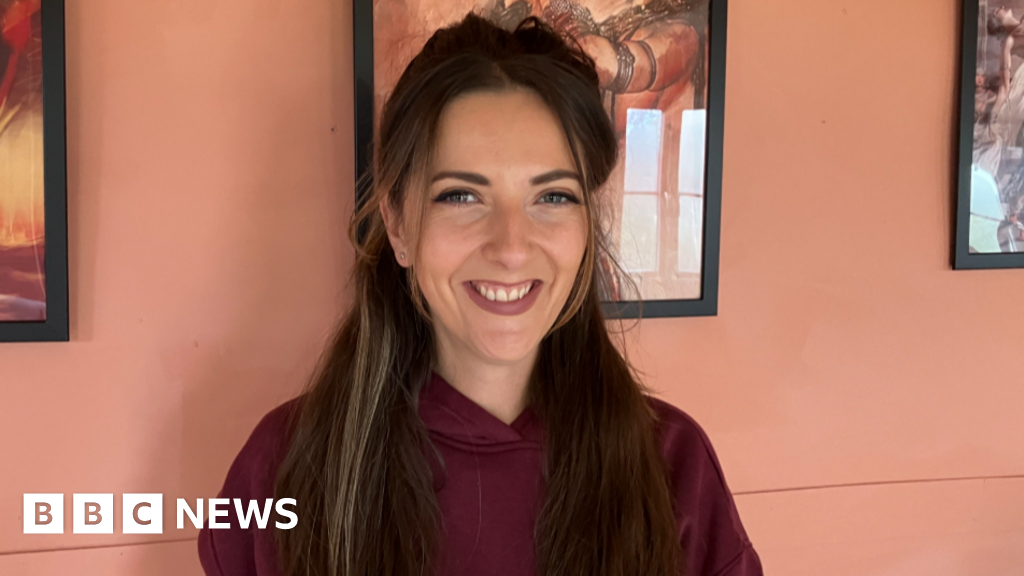 I quit job for 'far off dream' of being a belly dancer