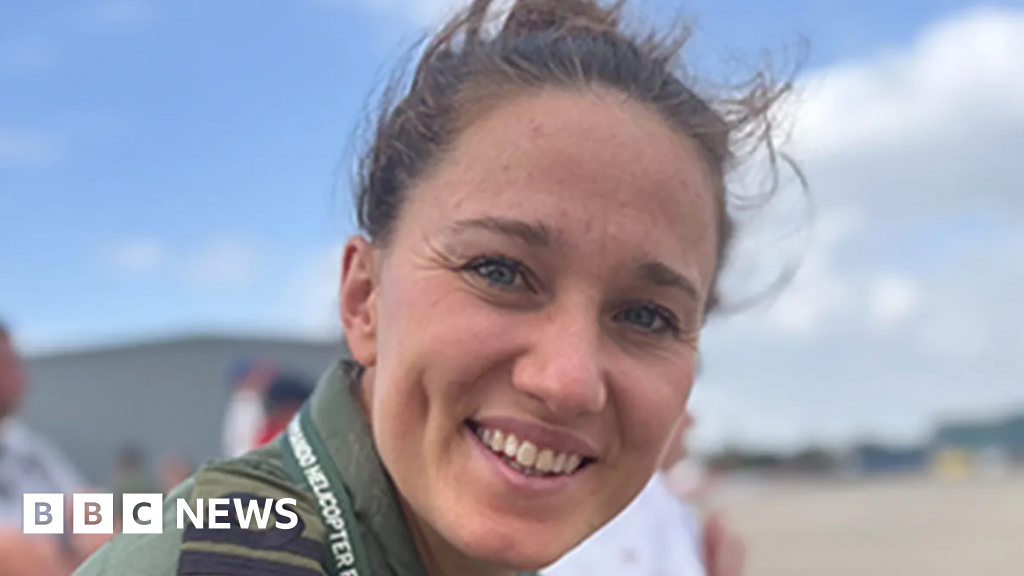 Berkshire school tribute to helicopter crash naval commando