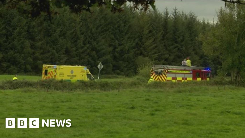 Mayo: Train strikes car at level crossing, injuring two brothers