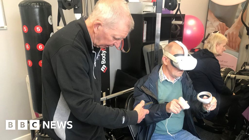 Virtual reality trial helping people with Parkinson’s symptoms