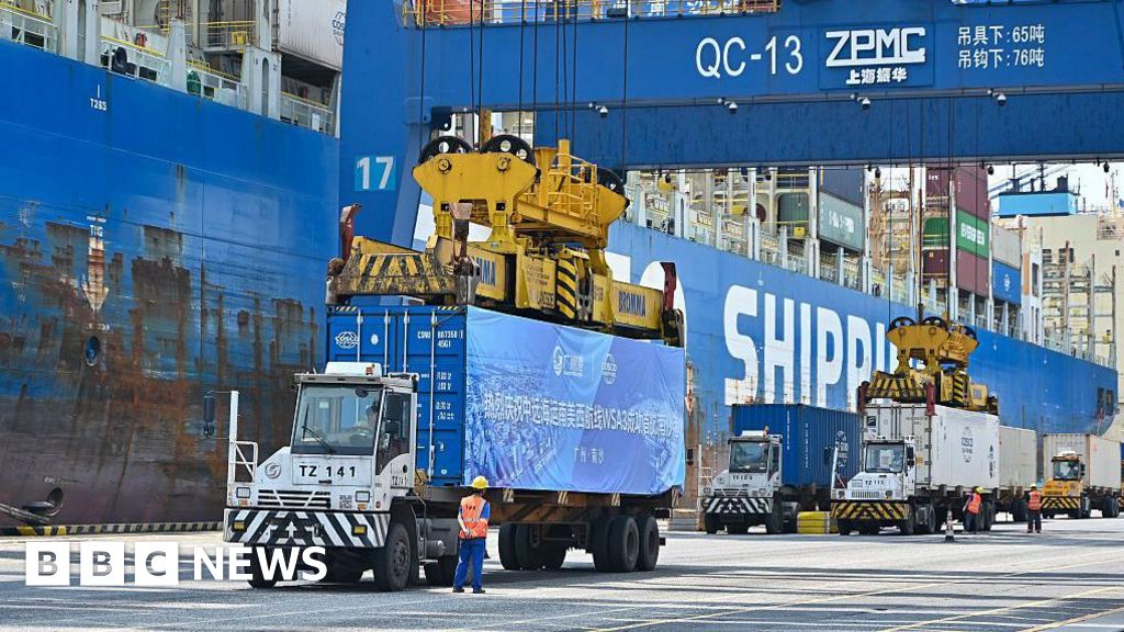 Tariffs prompt record plunge in US imports