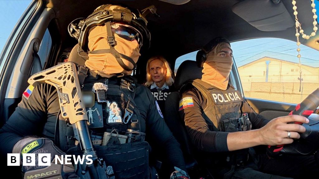 Confronting gang members at the heart of Ecuador's drug battle