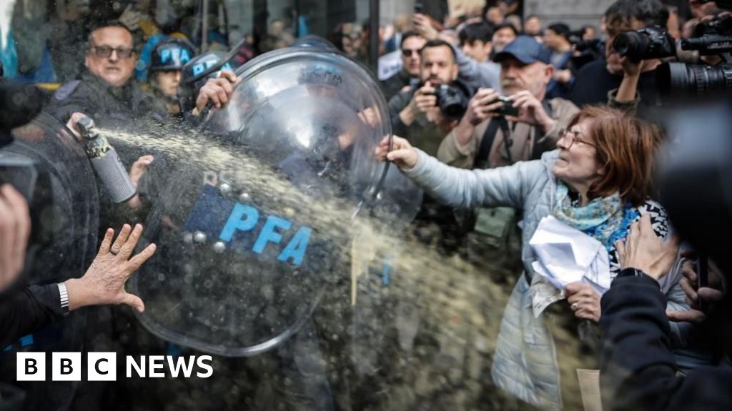 Argentina police pepper spray pension protesters