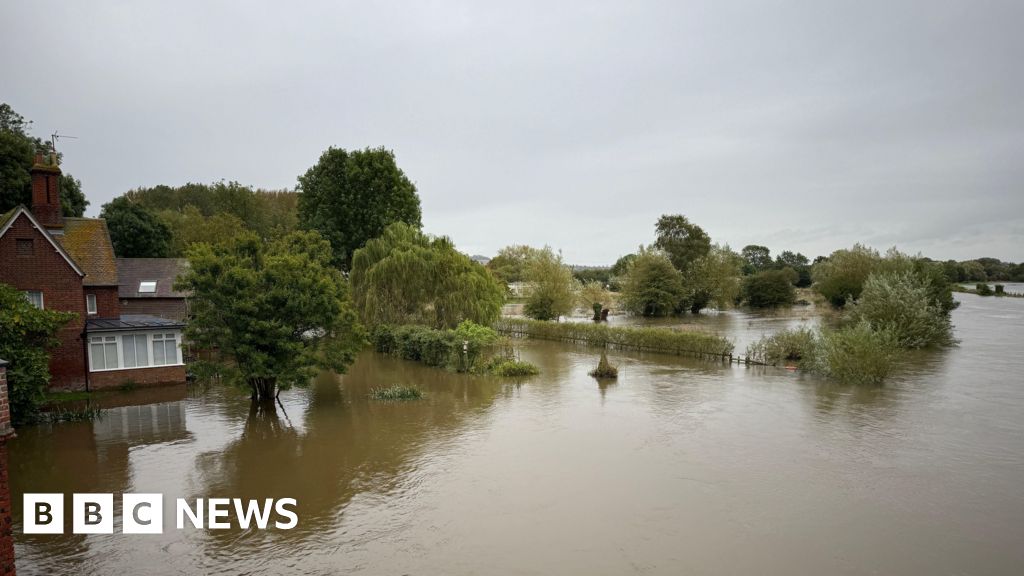 Oxfordshire floods: ‘Vigilance’ urged as county battles floods