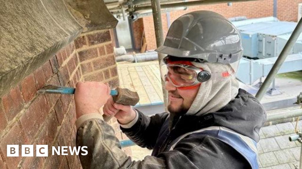 Moulton College stonemasonry students repair Kettering library