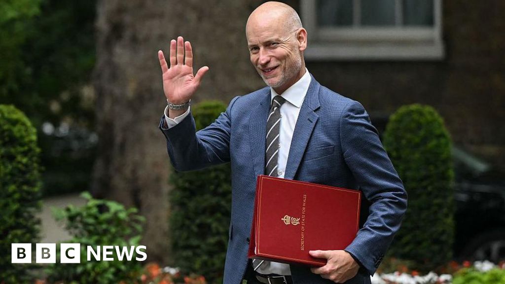 Who is Stephen Kinnock, the new Welsh secretary?