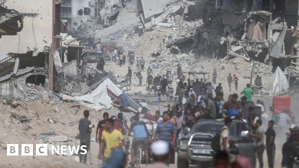 Palestinians return to their homes after the withdrawal of Israeli army from the eastern Khan Yunis, Gaza on July 30, 2024. 