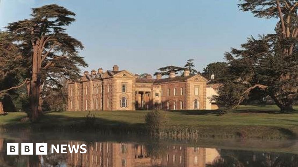 bbc.co.uk - Aida Fofana - Warwickshire art gallery's &pound;50k appeal to repair roof - BBC News