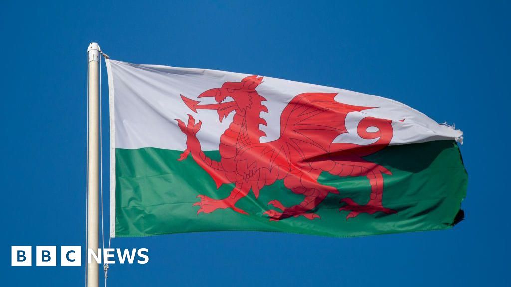 Welsh-medium schools using English-only teachers