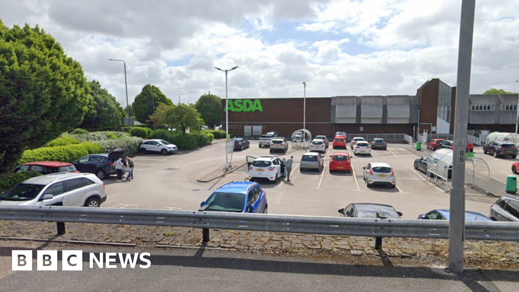SuttoninAshfield T﻿eenager arrested after man stabbed outside Asda