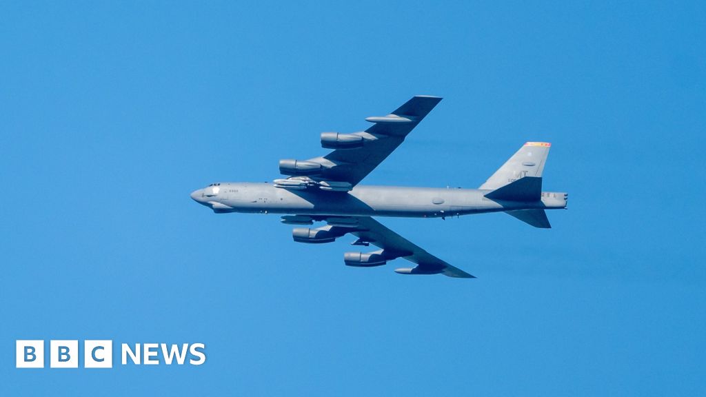ABD Hava Kuvvetleri B-52 bombardıman uçağı Kaliforniya'da düştü: 8 ölü