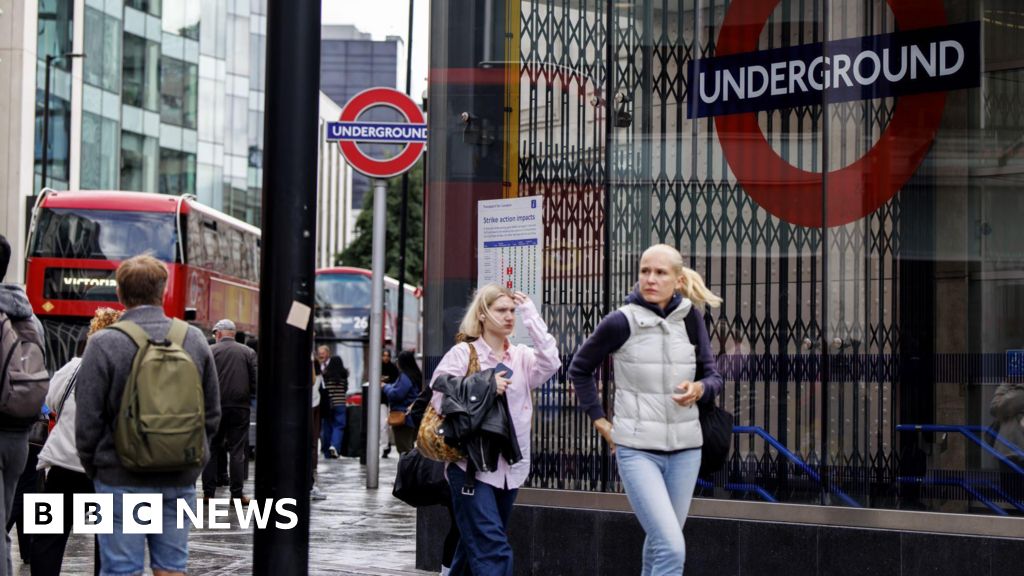 Tube strike union boss wants 'summit' with mayor