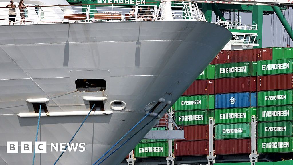 Image for Trump warns of 'mess' if Supreme Court rules against tariffs