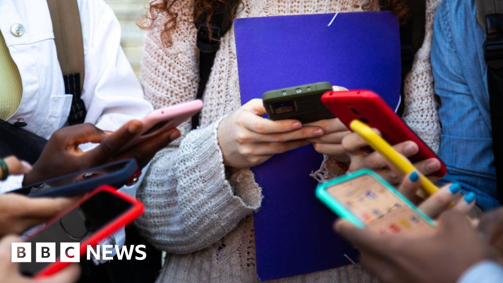 UK to consult on social media ban for under 16s