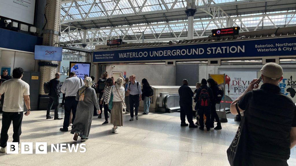 Power failure knocks out Tube and Elizabeth line