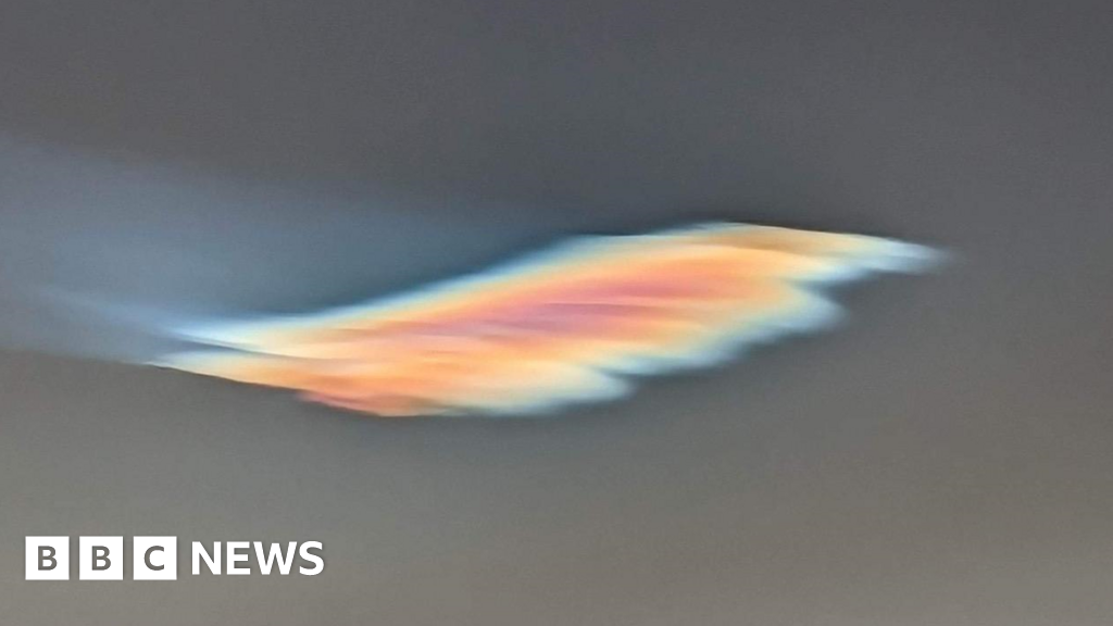 Rare 'mother-of-pearl' cloud spotted in Scotland
