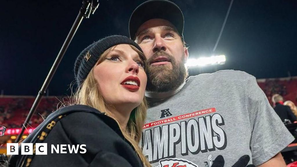 <div>'I immediately freaked out' - Taylor Swift's engagement sends fans into frenzy</div>