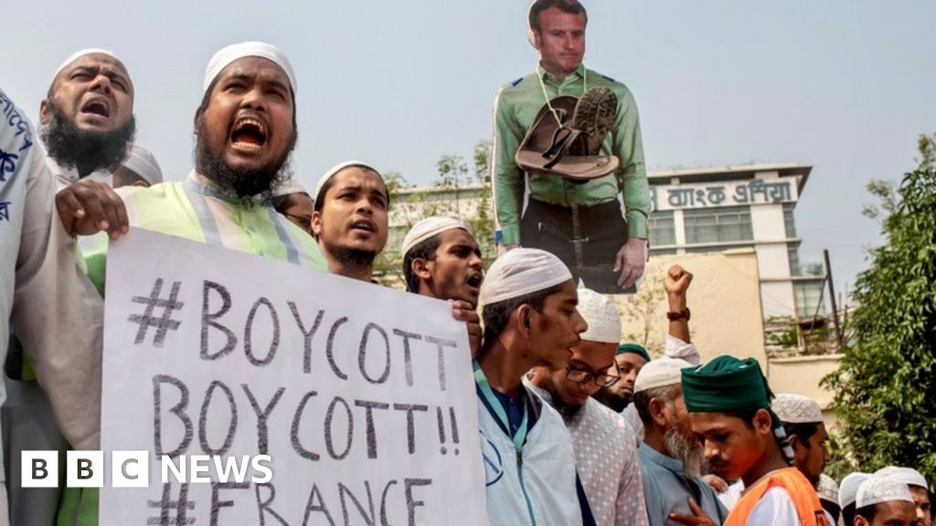 Huge Bangladesh rally calls for boycott of French products - BBC News