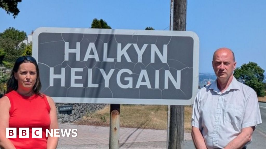 bbc.co.uk - Alec Doyle - Halkyn residents petition for tougher controls on big 'party houses