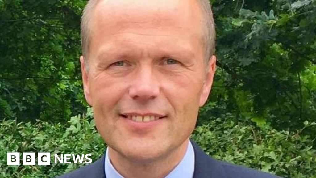 To cope, founder of the 'chat-benches loneliness honored