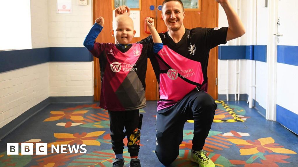 Boy who inspired Somerset cricket team rings cancer bell