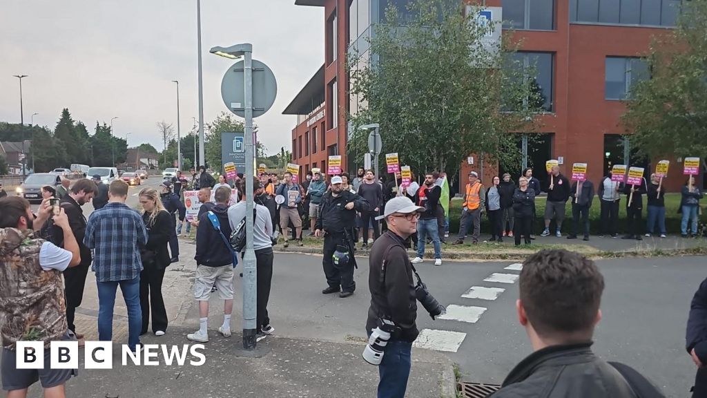 Chatham demo sees five arrested after protesters gather