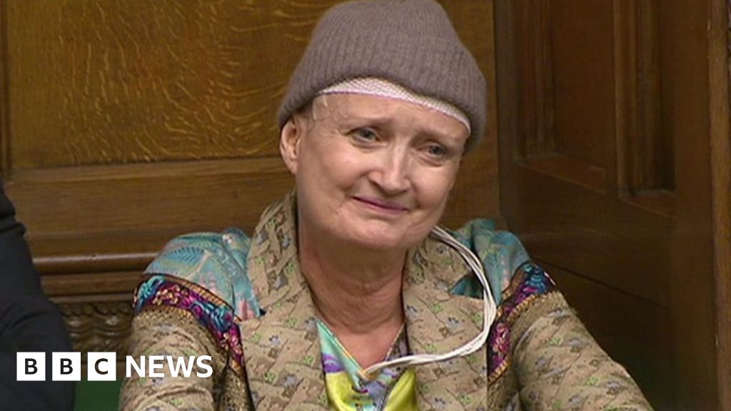 Tributes as Tessa Jowell visits Commons for cancer debate