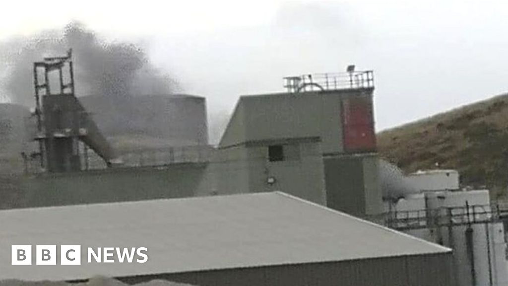 Flintshire Large blaze at Pant quarry in Halkyn