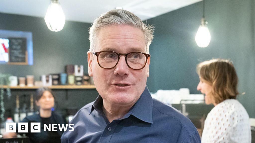 Sir Keir Starmer in a cafe during the general election campaign