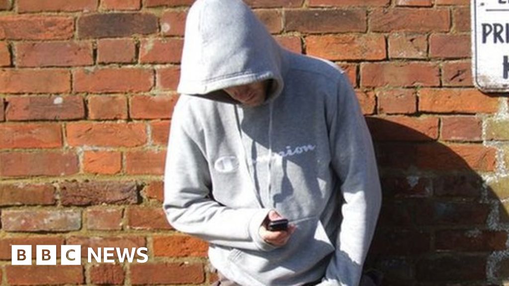 Drug Gangs Extending Out Of Cities Report Warns Bbc News 