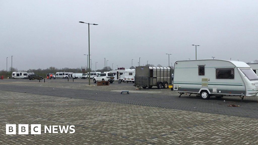 Travellers camp on Bicester parkandride site