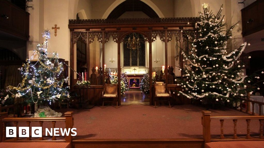 Christmas tree festivals bring sparkle to churches - BBC News