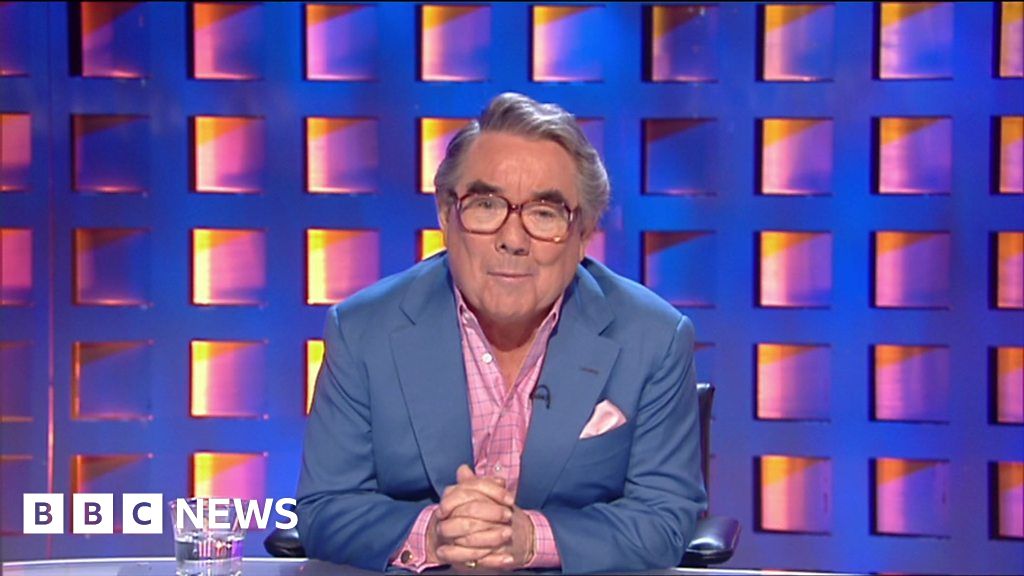 A Look Back At The Best Of Ronnie Corbett S Sketches Bbc News