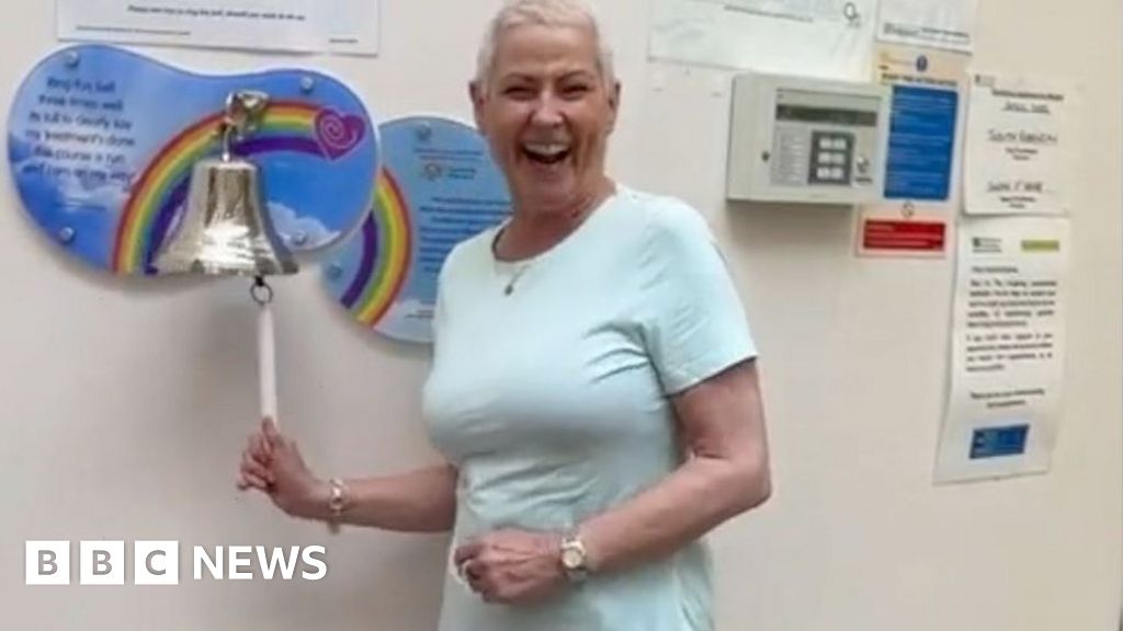 Pamela Ballantine celebrates ringing bell to mark radiotherapy end BBC News