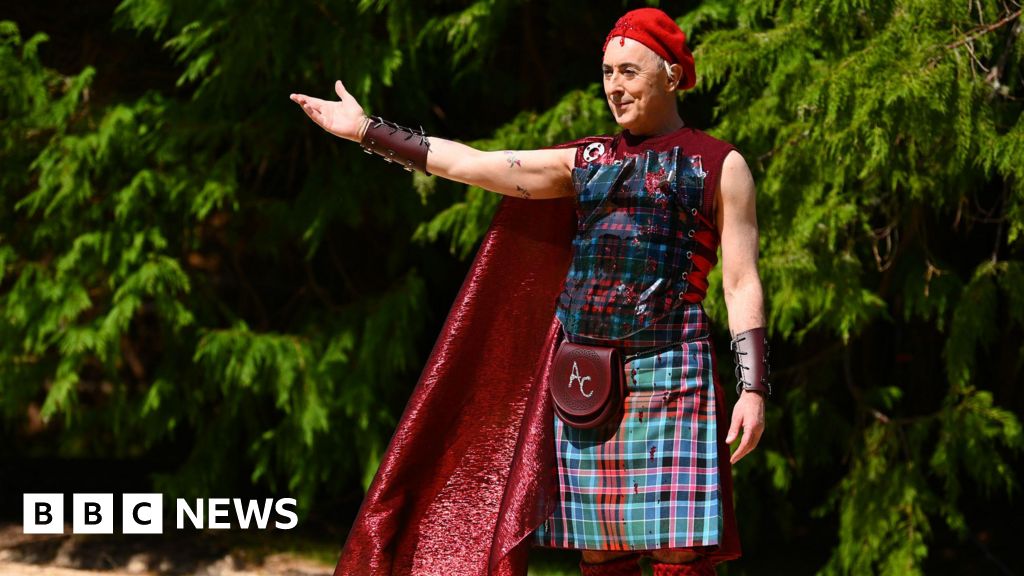Alan Cumming submits Traitors US outfit to V&A Dundee