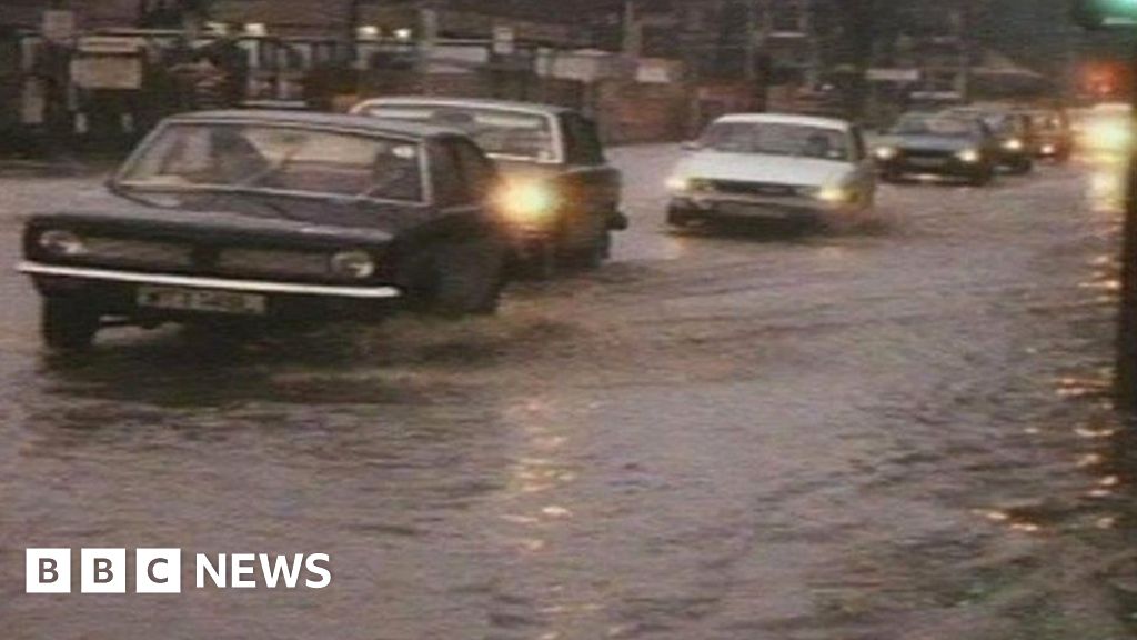 Archive Cardiff Floods In 1979 Bbc News