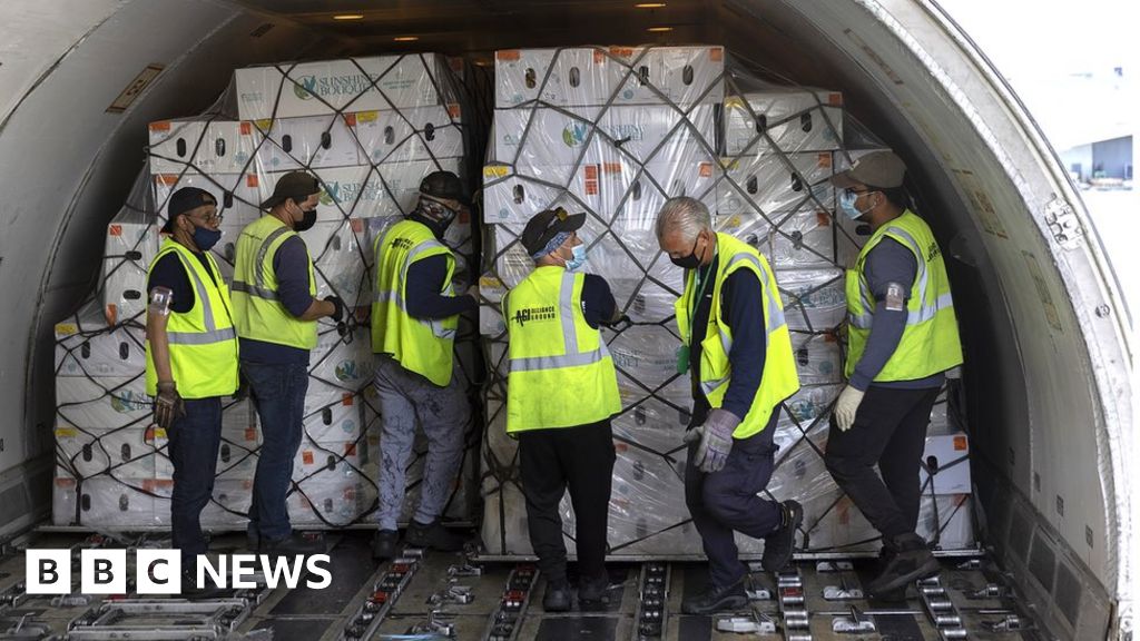 the-staff-shortage-slowing-down-air-cargo-and-bags