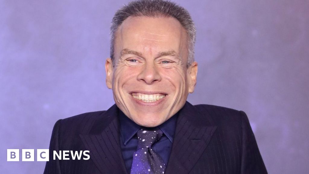 Warwick Davis: Harry Potter actor to receive Bafta Fellowship