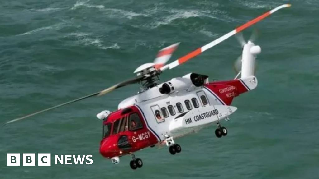 Donegal: Coastguard searches for man missing off coast