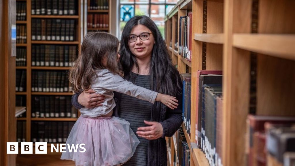 Pregnant at Oxford University Juggling motherhood with studying BBC News