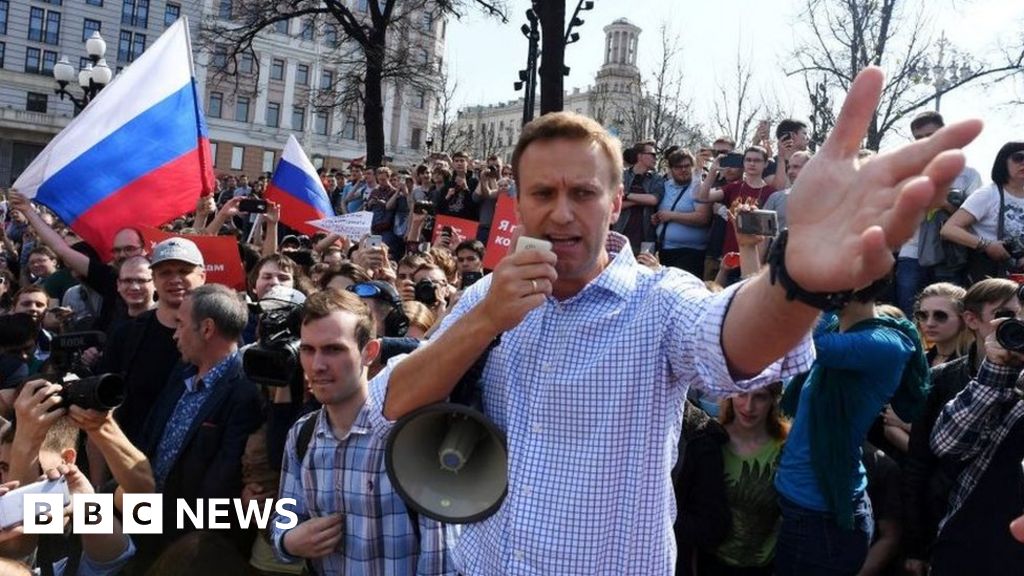 Krytyk Putina Aleksiej Nawalny, lat 47, zmarł w więzieniu na kole podbiegunowym