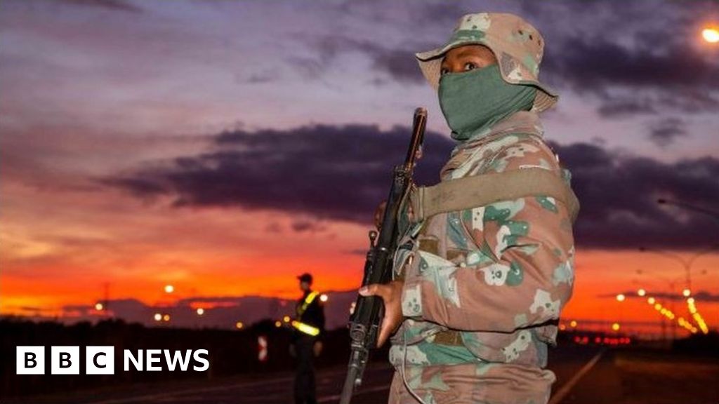 Coronavirus: South Africa deploys 70,000 troops to enforce lockdown