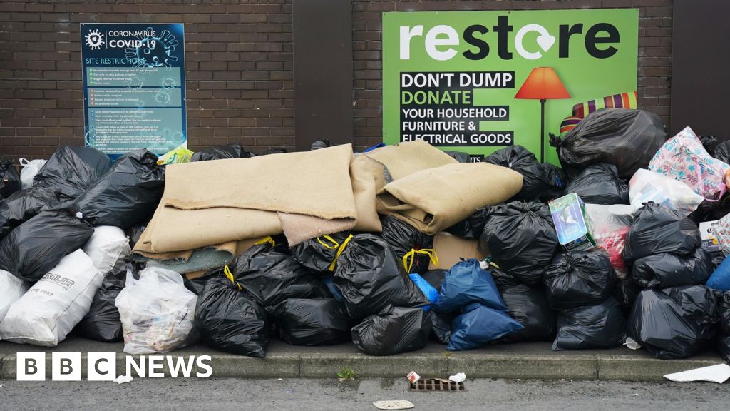 Entire Northampton street warned over excess rubbish bags - BBC News