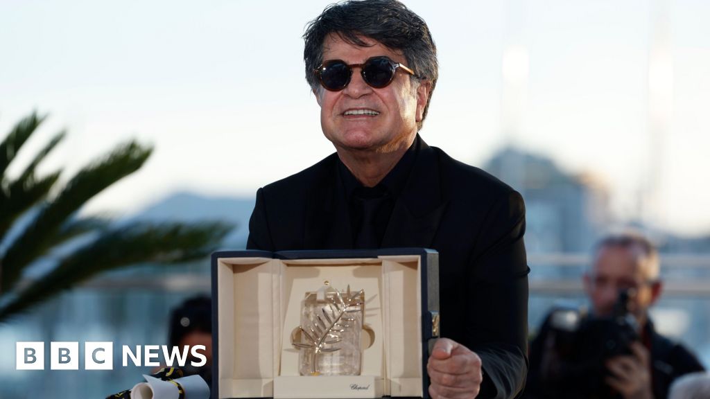 Palme d'Or-winning director Jafar Panahi returns home