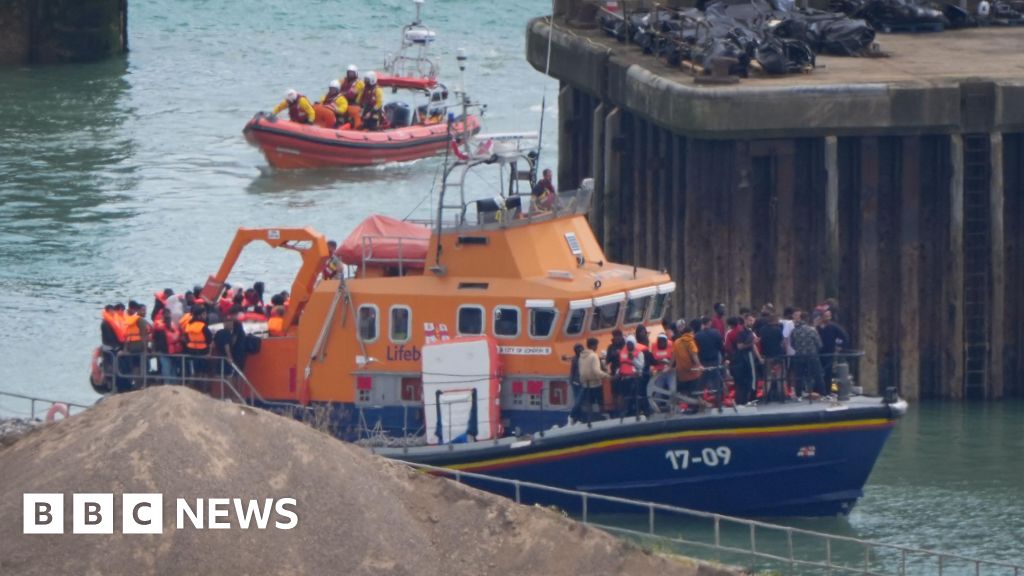 Small boat migrants total passes 25,000 in July for first time