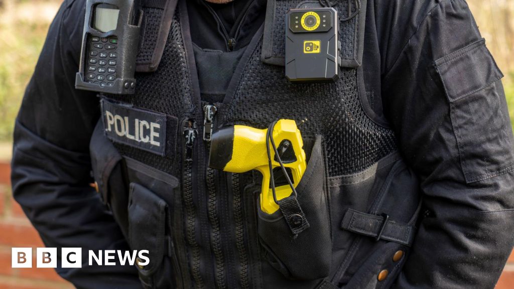PC used Taser as he was too lazy to run, jury told