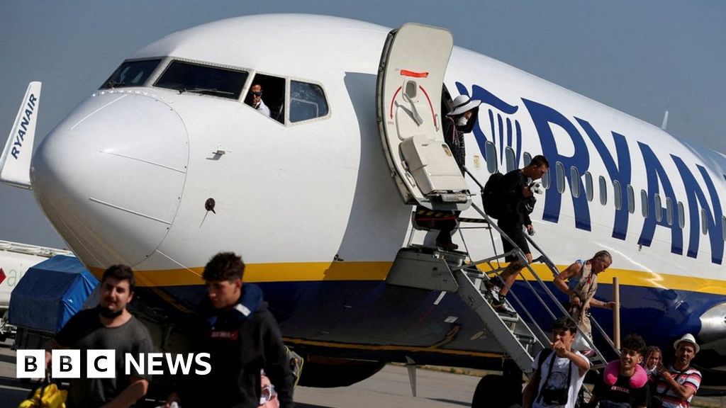 Ryanair zaprzecza, jakoby pasażerowie musieli płacić za pobranie karty pokładowej