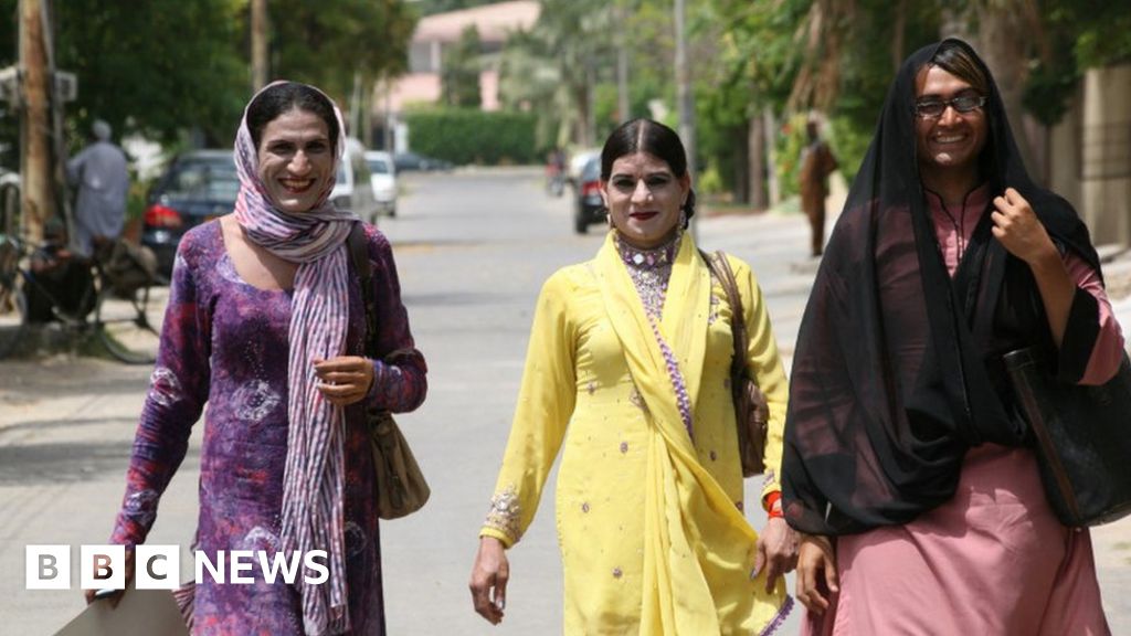 pakistan-s-transgender-community-cautiously-welcomes-marriage-fatwa