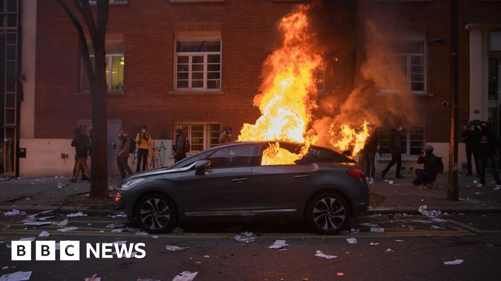 French car-burning returns for New Years  Eve